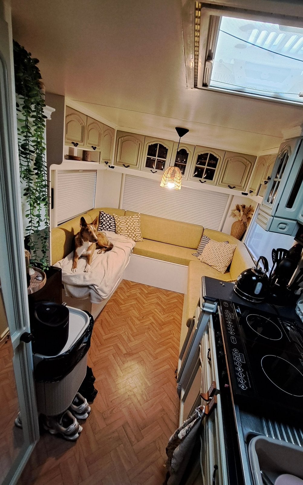Prachtige gepimpte Hobby Prestige 560 caravan, Vast bed, Rondzit, Hobby, Koelkast