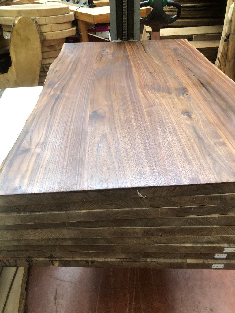 Foto 2 van Amerikaans noot tafels eikenhout boomstam organisch horeca