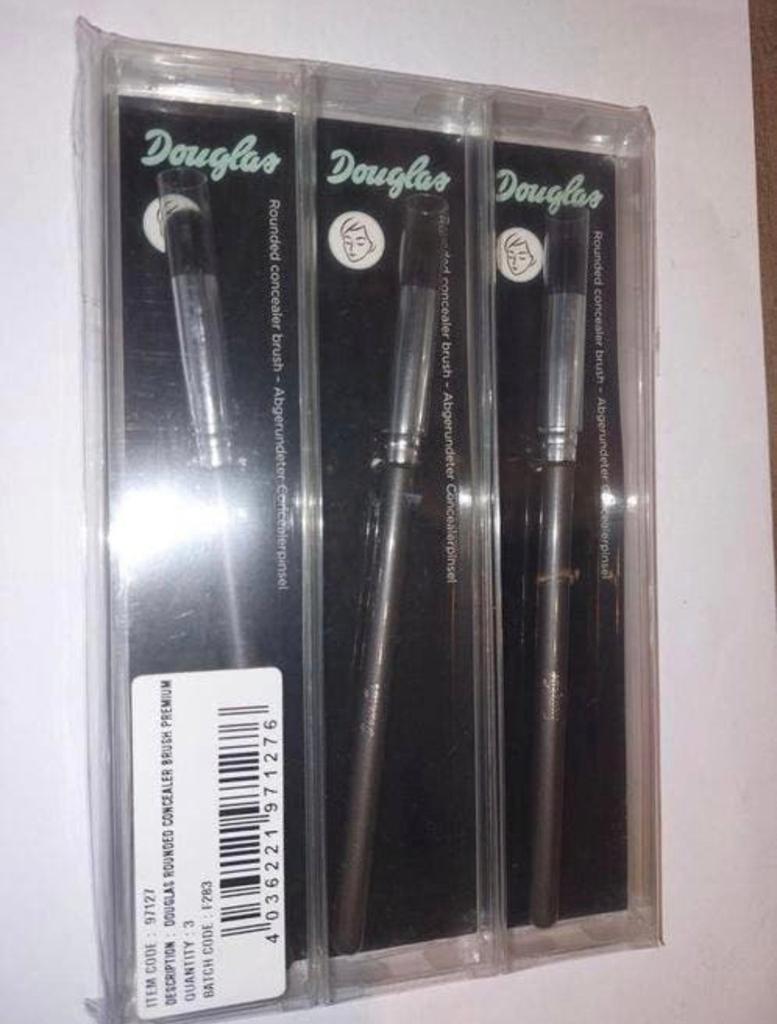 17 Nieuwe concealer brush van Douglas (advr 154), Gehele gezicht, Zwart, Nieuw, Ophalen of Verzenden
