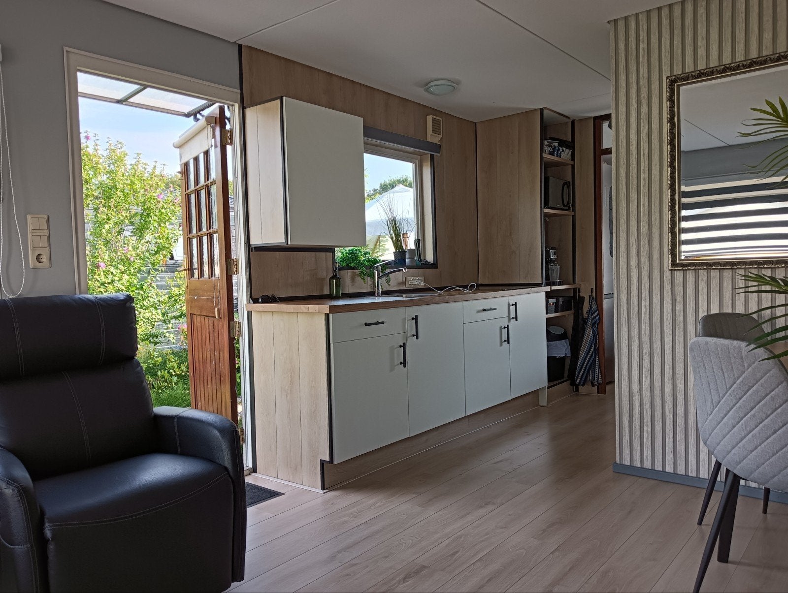 Gezellige chalet op Molecaten Park, van Iterson te Rockanje., Caravans en Kamperen, Stacaravans