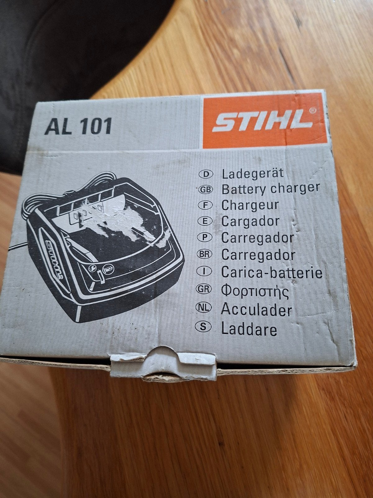 Stihl Acculader AL 101 met AP 200 en AP 300 S Accu's, Ophalen