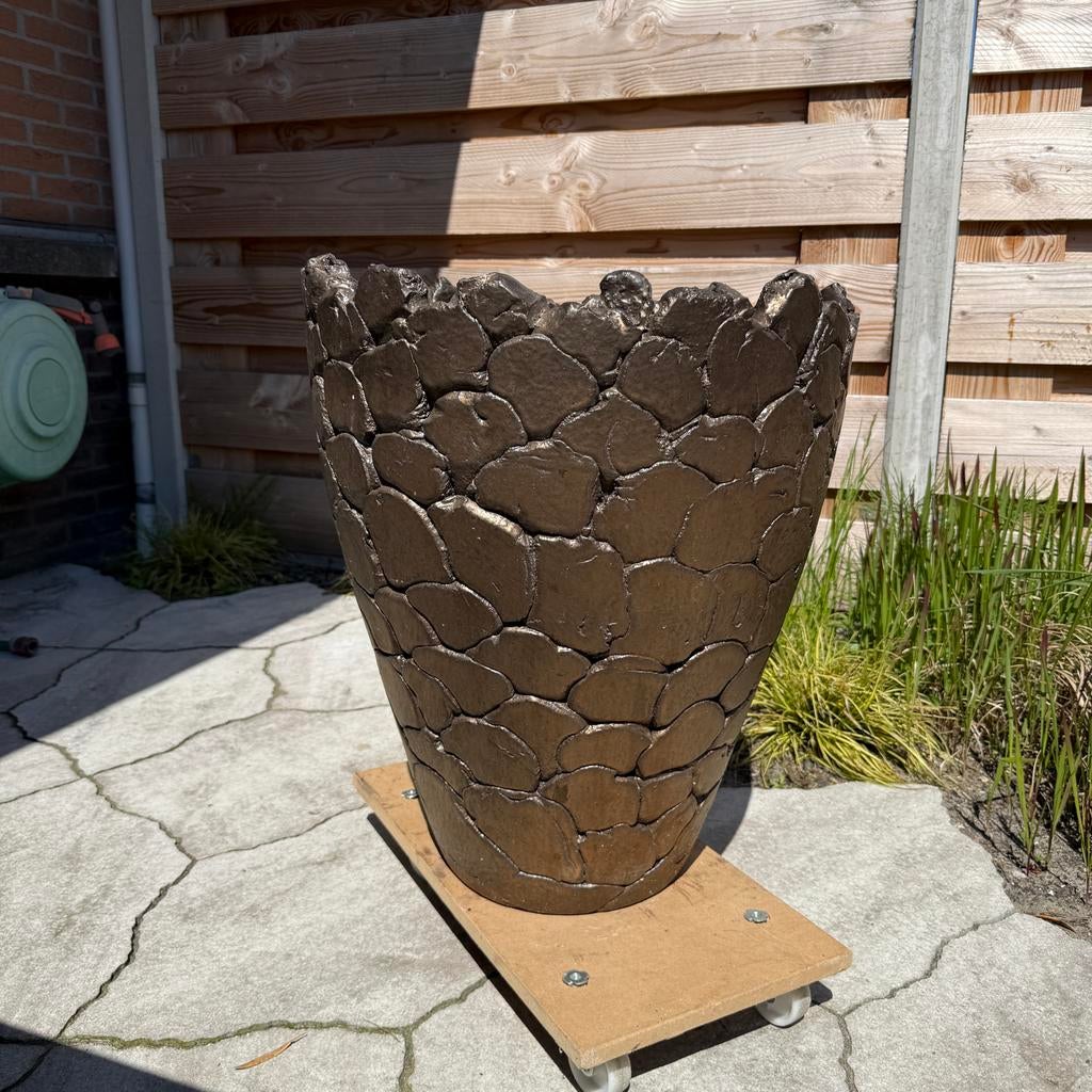 Grote siervaas/plantenbak met verbronsde steenmozaïek, Ophalen, Gebruikt, 40 cm of meer, Rond
