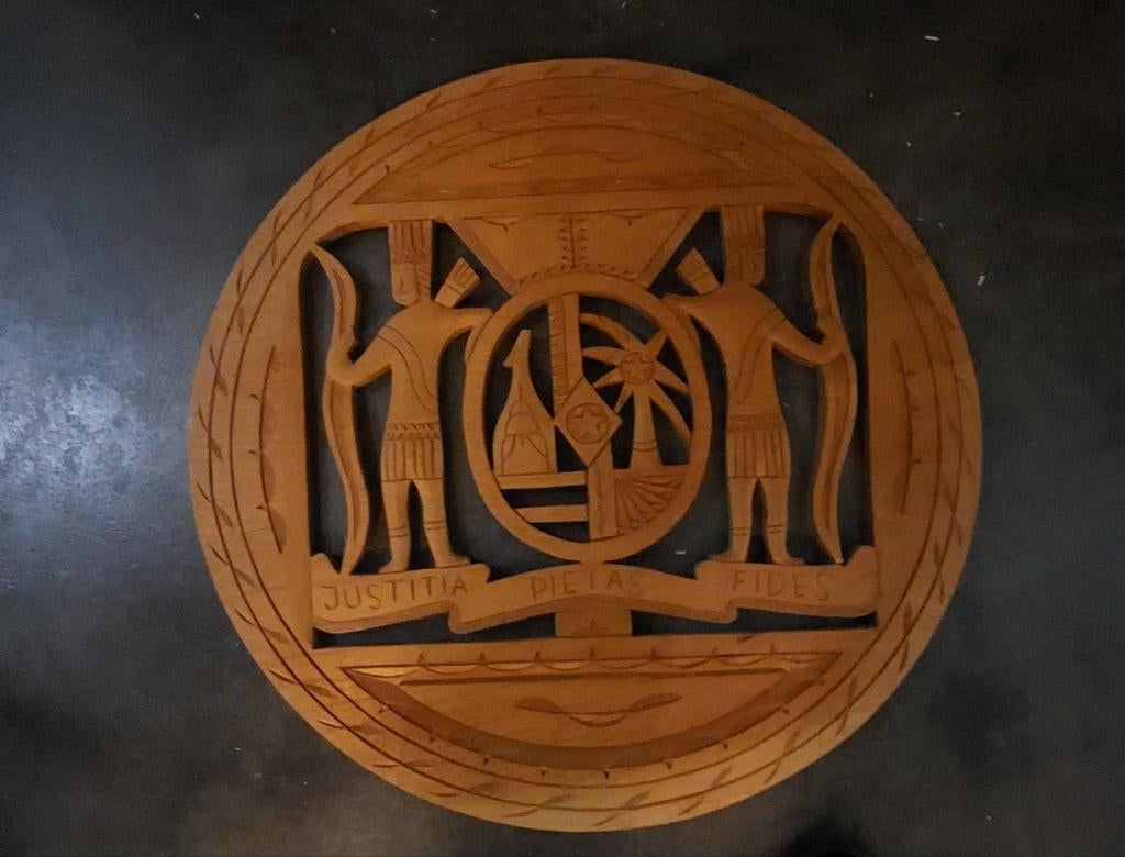 Houten wanddecoratie met 'Justitia, Pietas, Fides', Antiek en Kunst, Ophalen, Overige onderwerpen, 50 - 100 cm, Handgemaakt