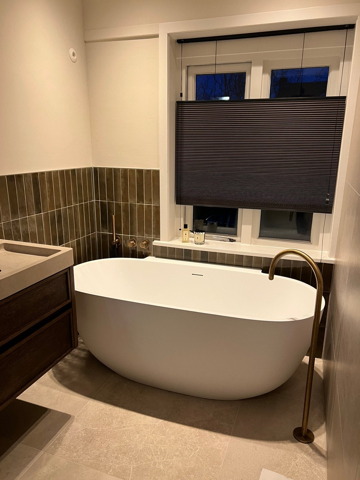 Nieuw/ongebruikt half vrijstand ligbad (back to wall) 160cm, Ophalen, 75 cm of meer, Nieuw, Minder dan 100 cm