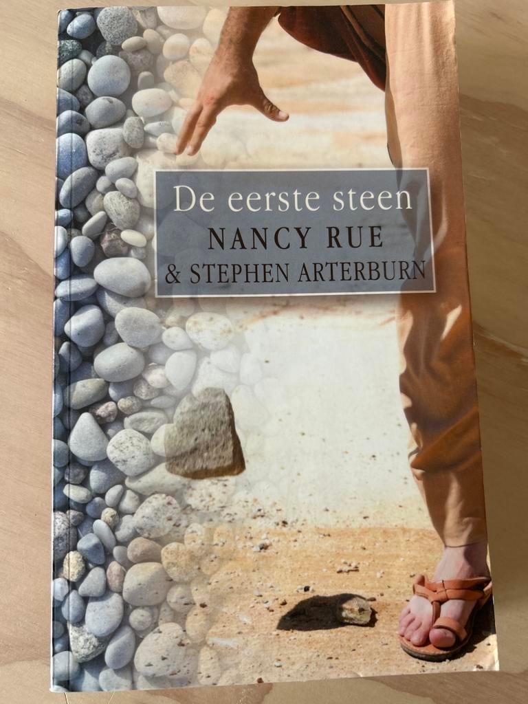 De eerste steen - Nancy Rue & Stephen Arterburn, Boeken, Ophalen of Verzenden, Gelezen, Nederland