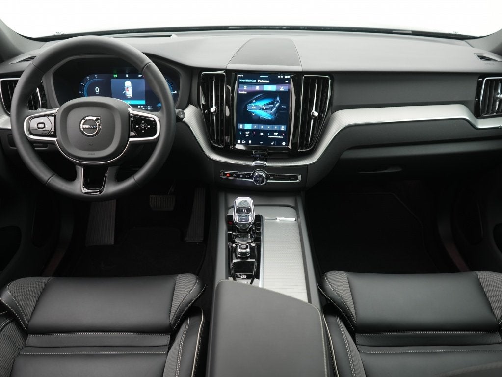 Volvo XC60 2.0 T6 AWD + Black Edition 350PK | Pano | Trekhaa, Gebruikt, 4 cilinders, Zwart, Leder