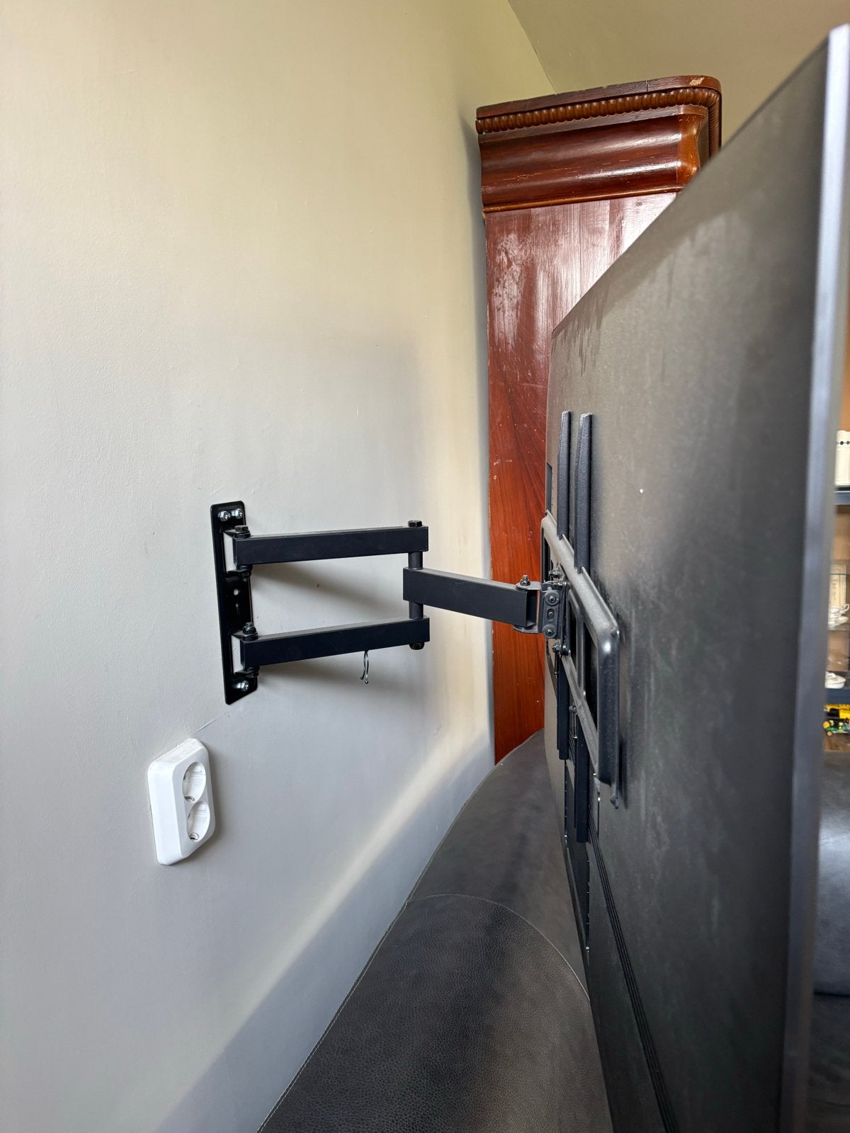 Muurbeugel voor o.a. 55 inch tv - Draaibaar, Ophalen of Verzenden, Zo goed als nieuw