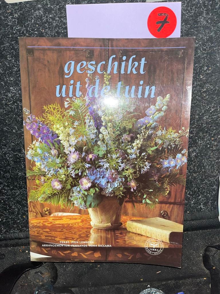 Geschikt uit de tuin - Bloemschikken en Groendecoratie, Ophalen of Verzenden, Zo goed als nieuw, Bloemschikken, Groendecoratie