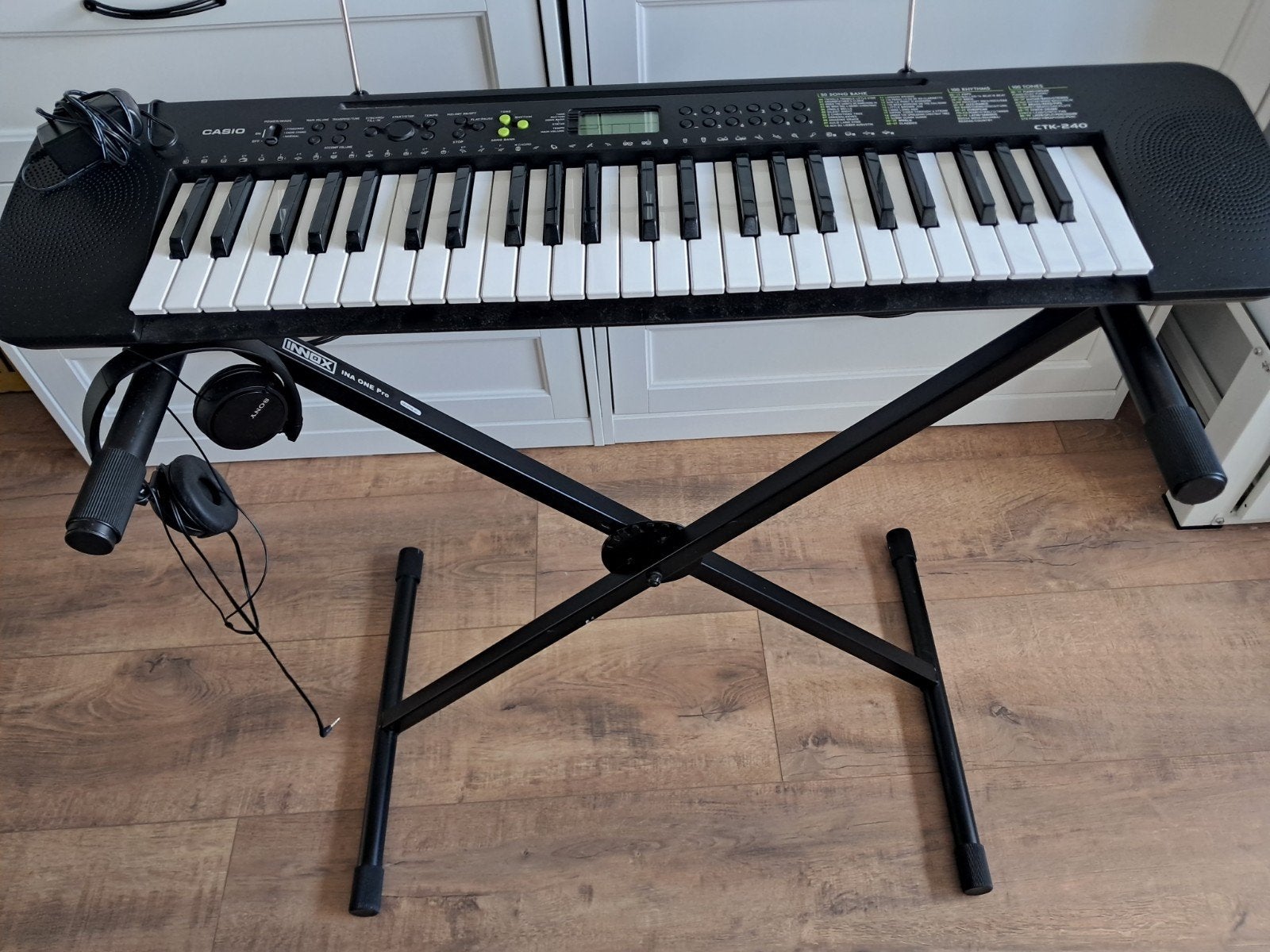 Keyboard Casio CTK-240, Muziek en Instrumenten, Keyboards, Casio, Zo goed als nieuw, Met standaard, Ophalen