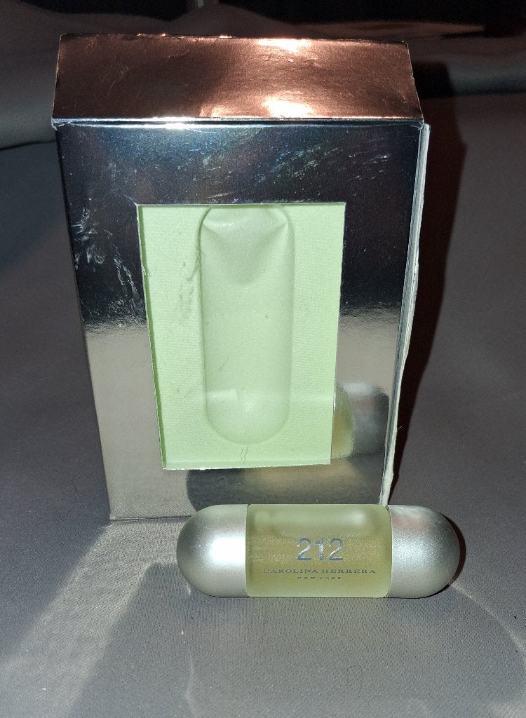 Luxe parfum mini - Carolina herrera 212 + doosje, Ophalen of Verzenden, Zo goed als nieuw, Miniatuur, Gevuld