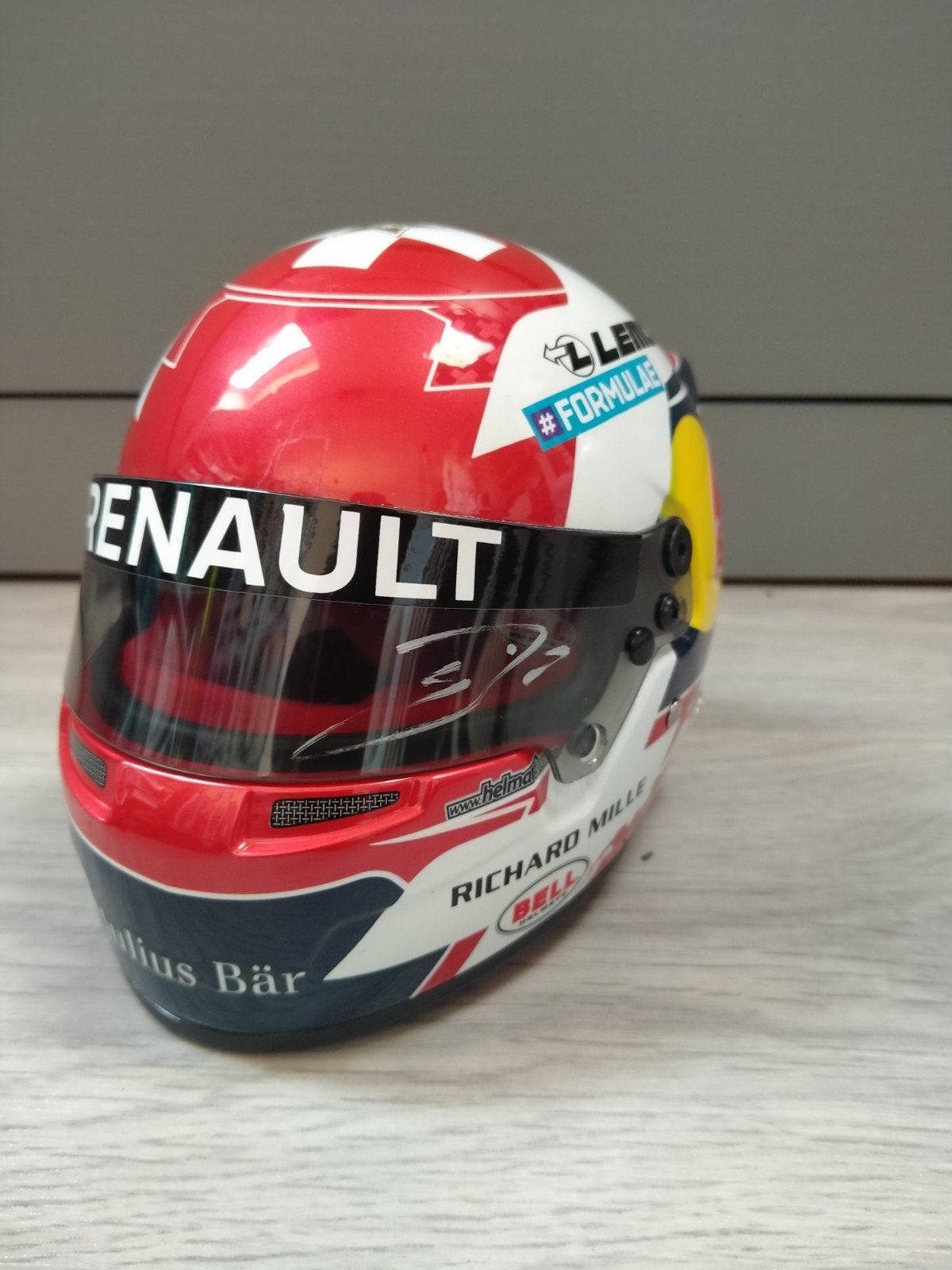 Gesigneerd: Sebastian Buemi 1:2 helm., Ophalen of Verzenden, Nieuw, Formule 1