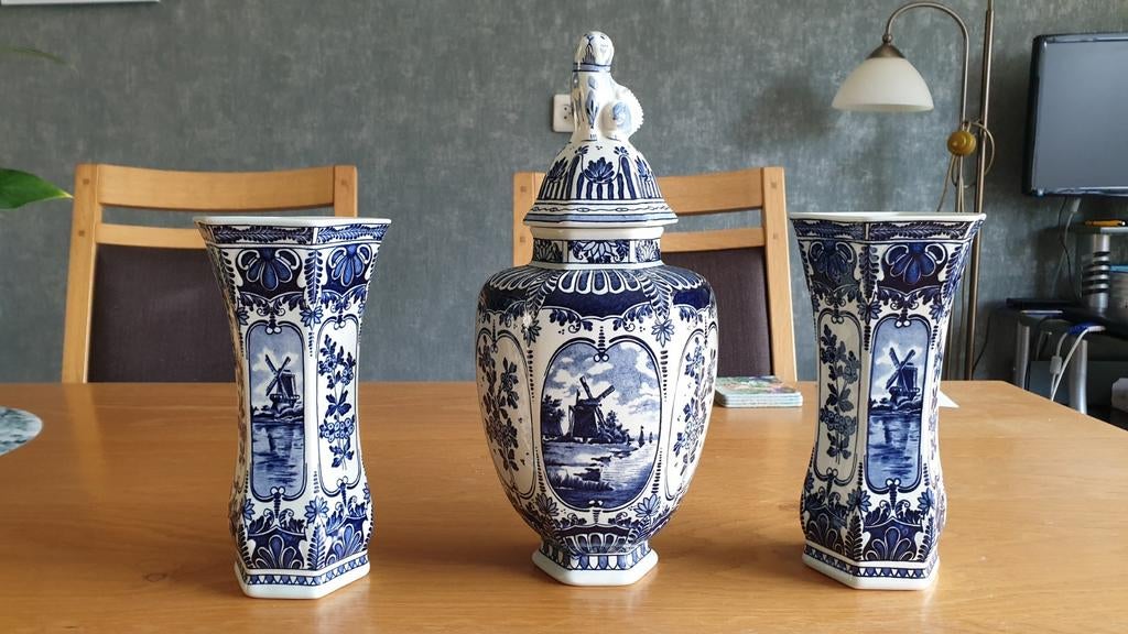 Zeer mooi delfts blauw kaststel made bij Boch, Ophalen