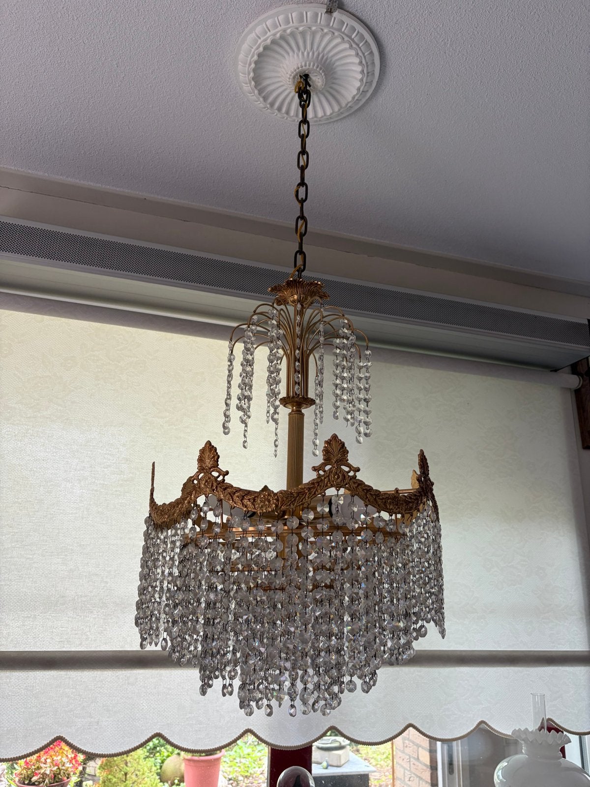 Vintage Kroonluchter met Kristallen en Gouden Details, Ophalen, Gebruikt, Glas, E14 (klein)
