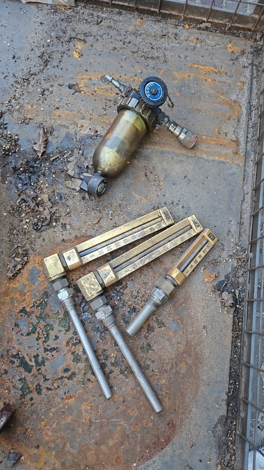 2x thermostaat en oliefilterhouder, Doe-het-zelf en Verbouw, Ophalen of Verzenden
