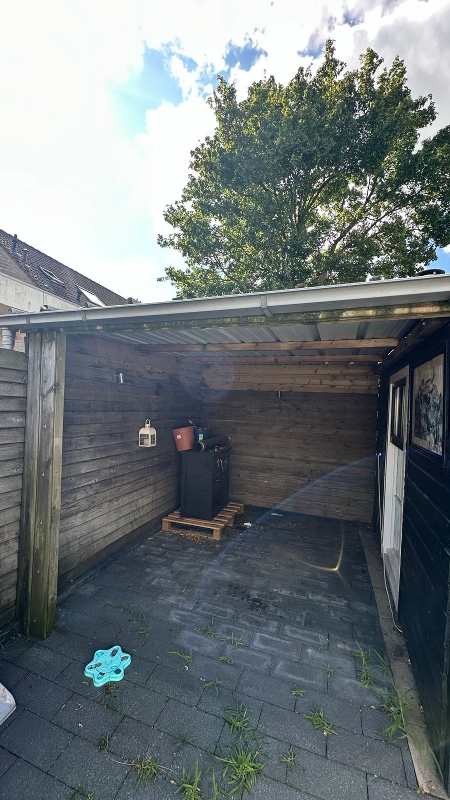 Robuuste houten afdak met metalen dak en afvoer, Ophalen, Gebruikt, Hout, Overige typen