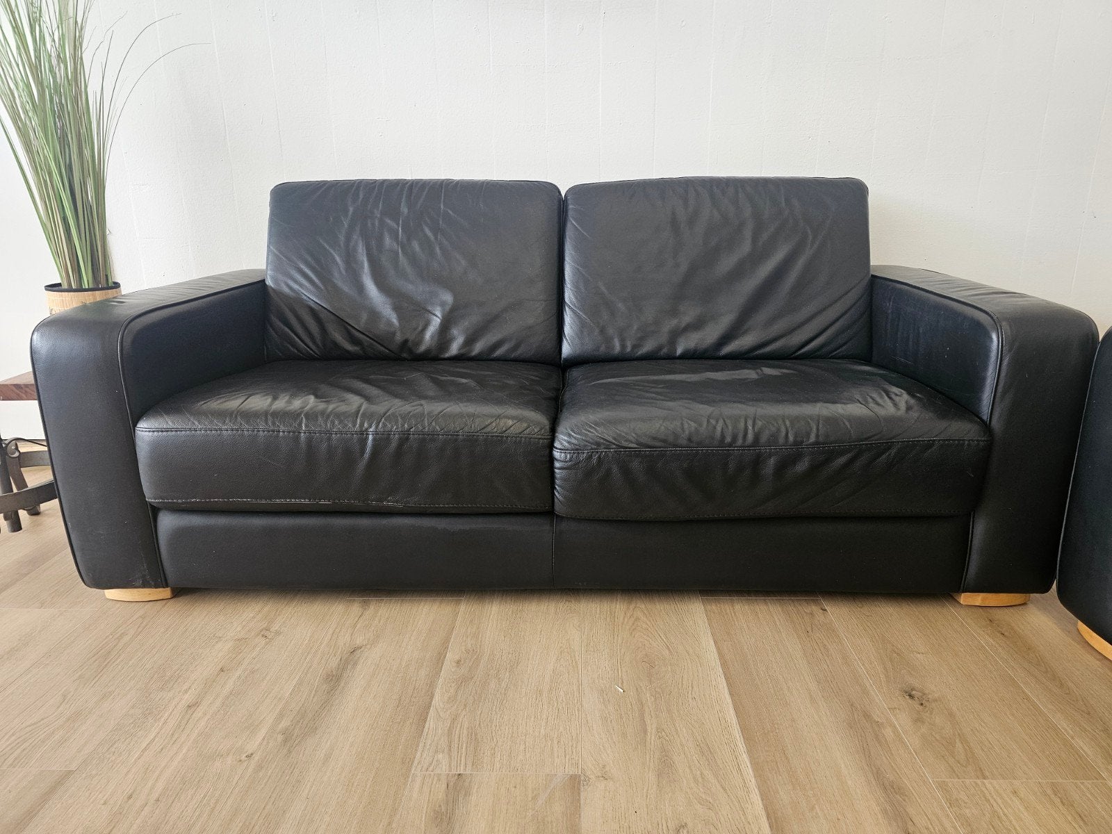 Bankstel 22 zits leer, 125 cm of meer, Zo goed als nieuw, Info@homefriesland.nl, Kelvinstraat 6 8912BA