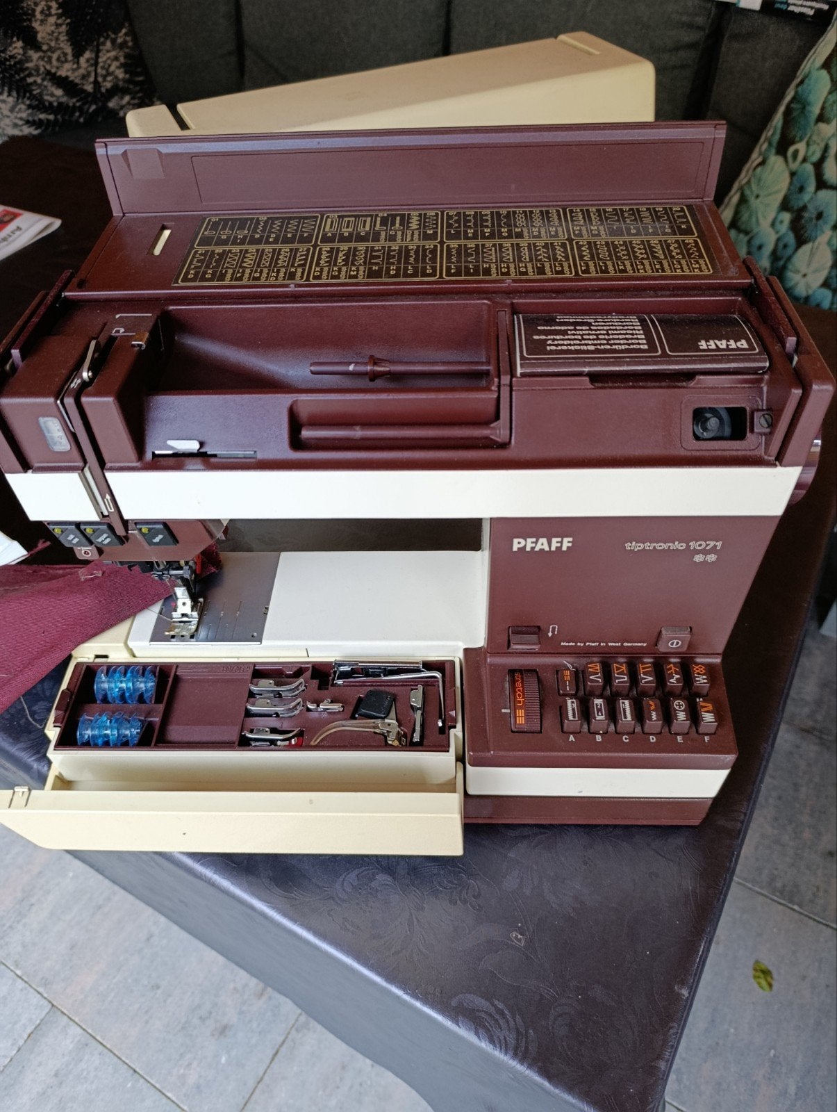 Pfaff Tiptronic 1071 Naaimachine met Dubbel Transport