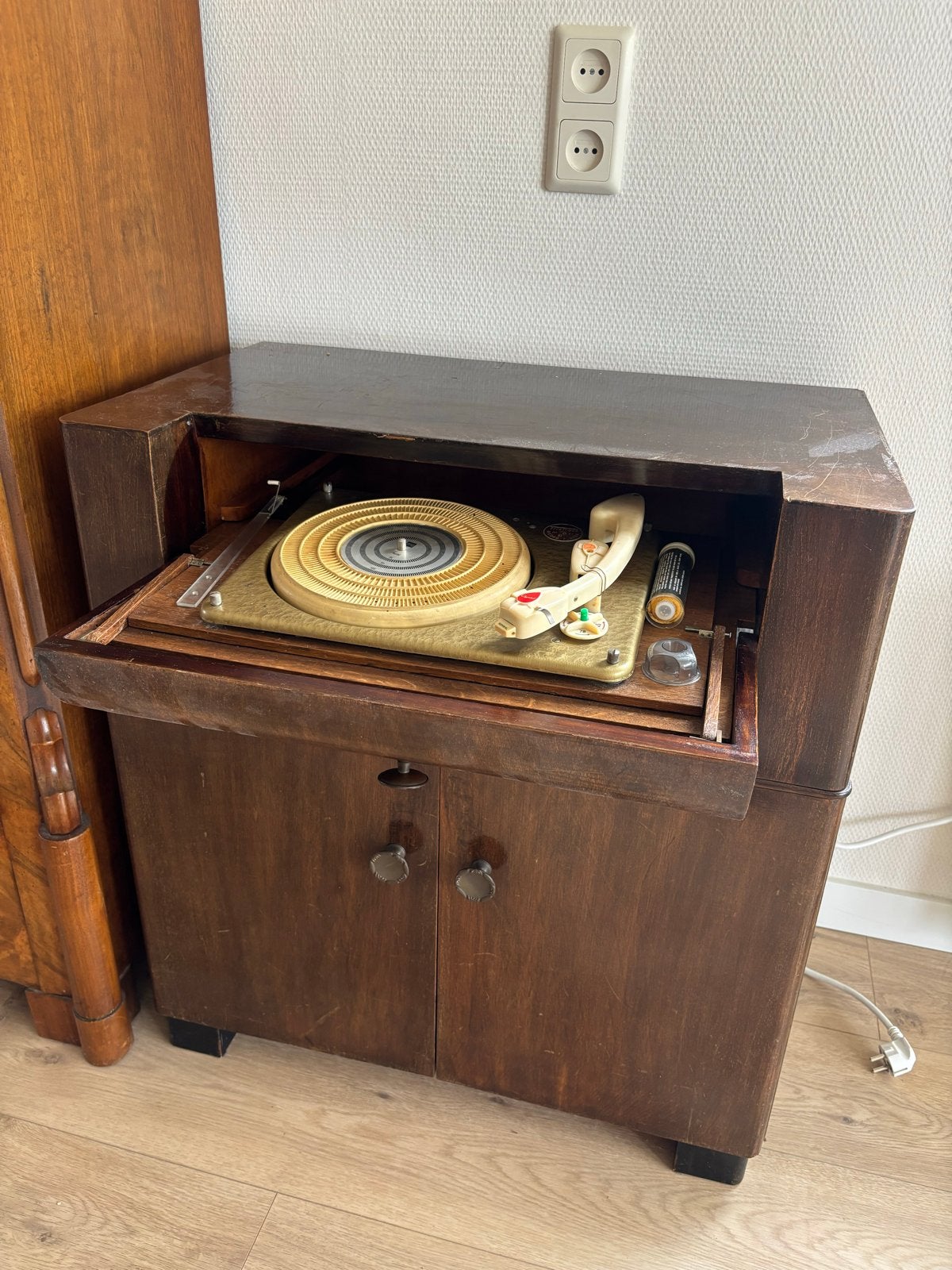 Vintage Platenspeler in Houten Kast - Jaren '50/'60, Audio, Tv en Foto, Platenspelers, Ophalen of Verzenden, Niet werkend, Platenspeler