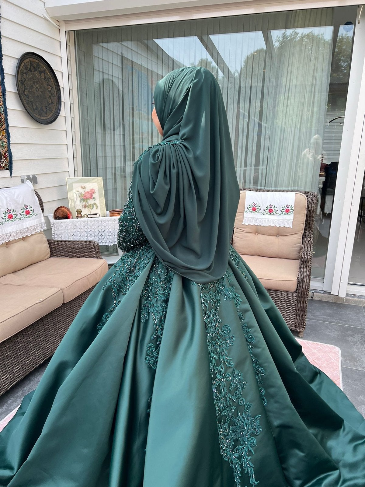 Prachtige smaragdgroene galajurk met borduursel, Kleding | Dames, Jurken, Ophalen, Maat 46/48 (XL) of groter, Zo goed als nieuw