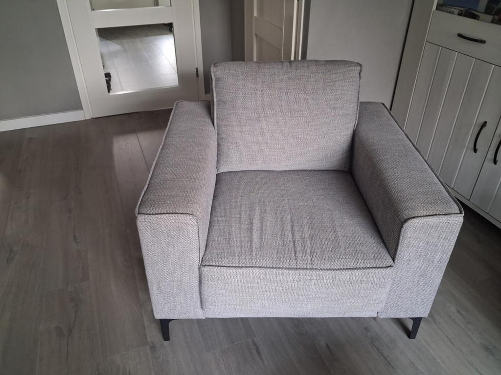 Comfortabele grijze fauteuil, Modern, Comfortabel, 75 tot 100 cm, Ophalen of Verzenden, Zo goed als nieuw