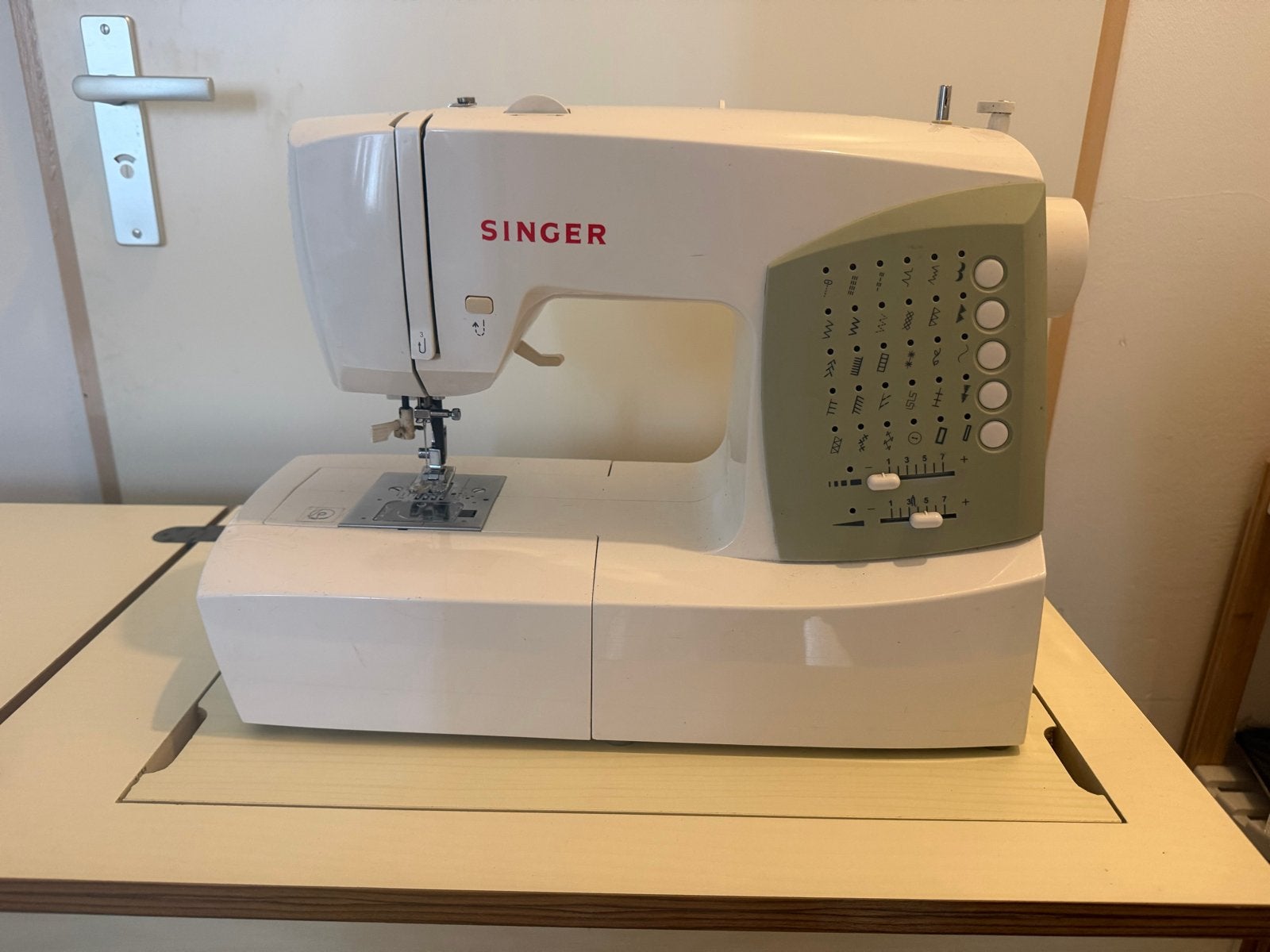 Singer Naaimachine 7422 met Naaitafel, Ophalen of Verzenden, Gebruikt, Naaimachine, Singer