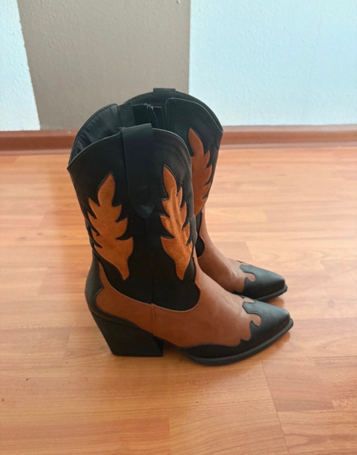 Cowboylaarzen Zwart/Bruin met Bladmotief, Kleding | Dames, Zwart, Lage of Enkellaarzen, Ophalen of Verzenden, Zo goed als nieuw