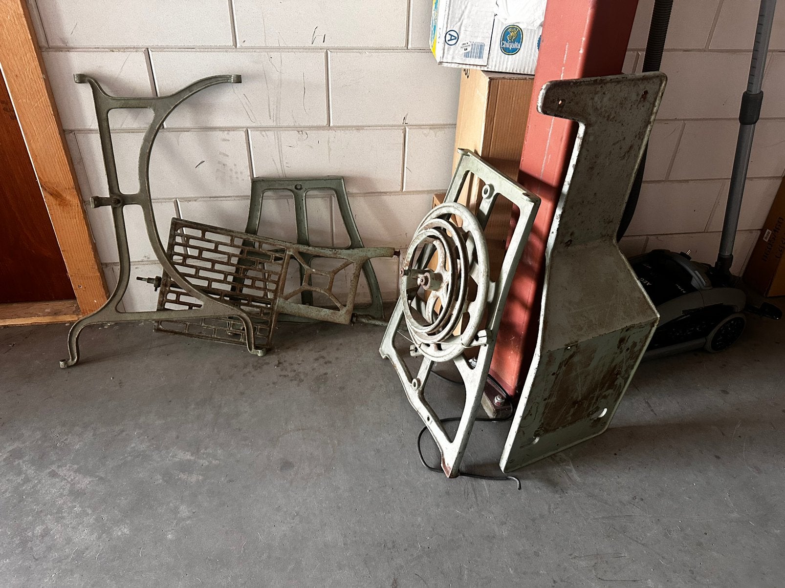 Adler naaimachine onderstel onderdelen, Antiek en Kunst, Antiek | Naaimachines, Ophalen