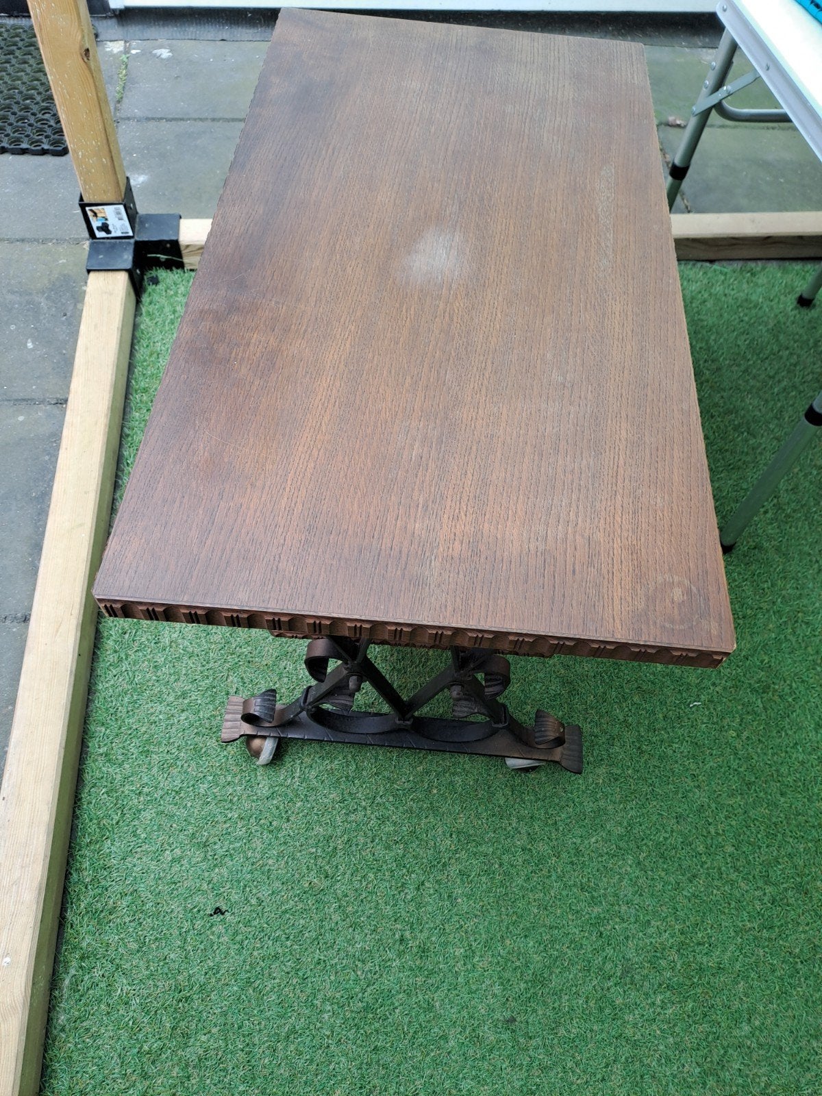 Vintage houten bijzettafel met smeedijzeren onderstel, Ophalen
