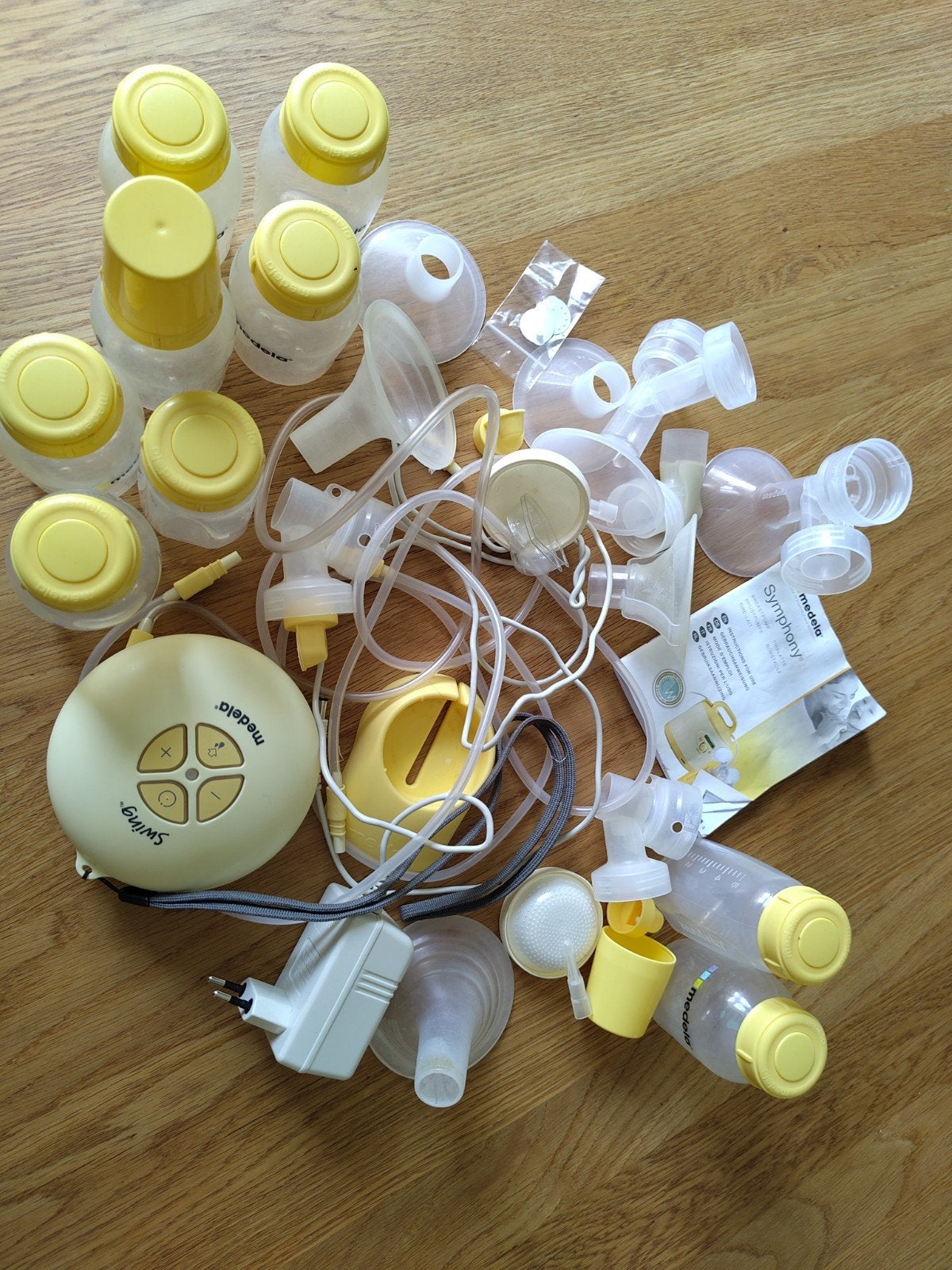 Medela Swing borstkolf met accessoires en flessen, Kinderen en Baby's, Gebruikt, Medela, Borstkolf, Ophalen of Verzenden