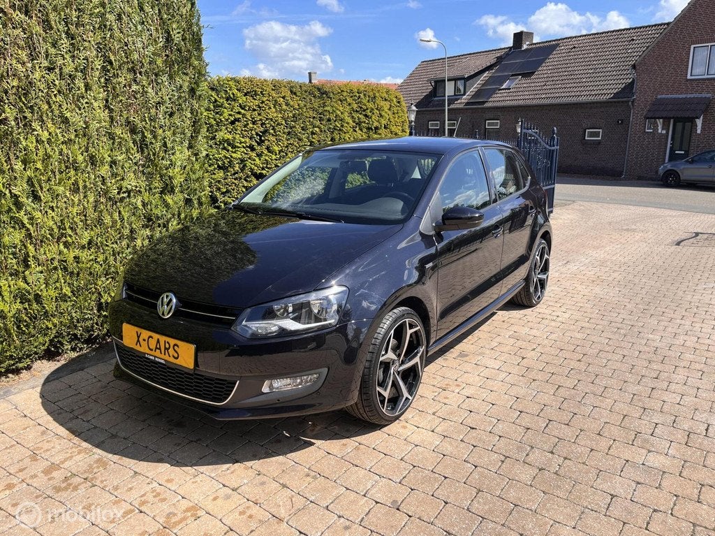 Volkswagen Polo 1.2 TSI Highline MET MAAR 84.000 KILOMETERS, Voorwielaandrijving, Stof, Gebruikt, Zwart