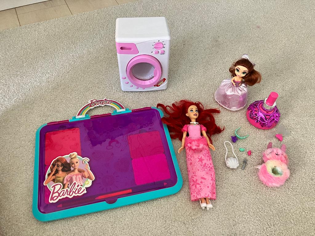 Barbie modetekenset + Ariël pop + Perfumies pop en meer, Ophalen of Verzenden, Gebruikt, Barbie