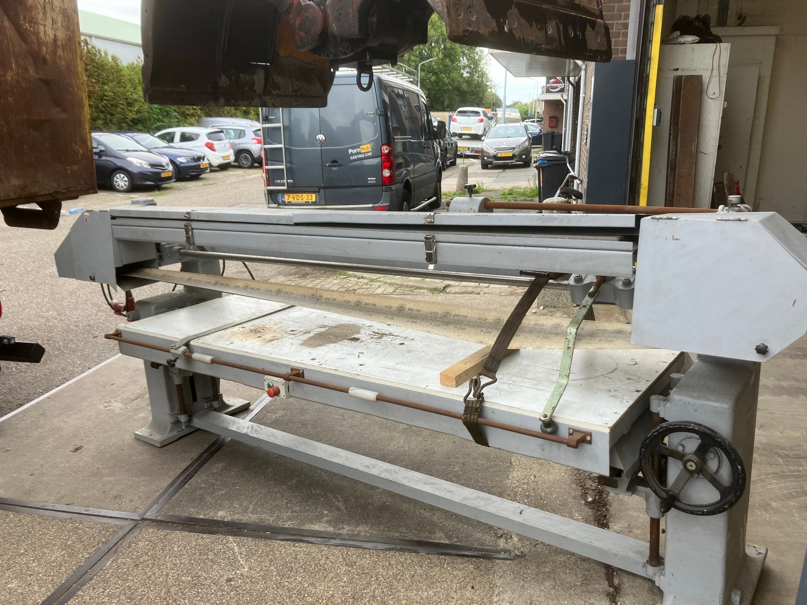 Bandschuurmachine - 240 cm breed, Ophalen, Gebruikt, 1200 watt of meer, Bandschuurmachine