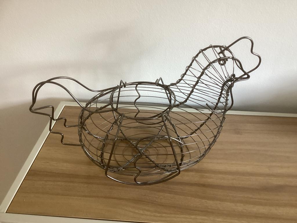Eiermandje kipvormig metaal 30x25 cm, Huis en Inrichting, Ophalen of Verzenden, Zo goed als nieuw, Rechthoekig, Overige materialen