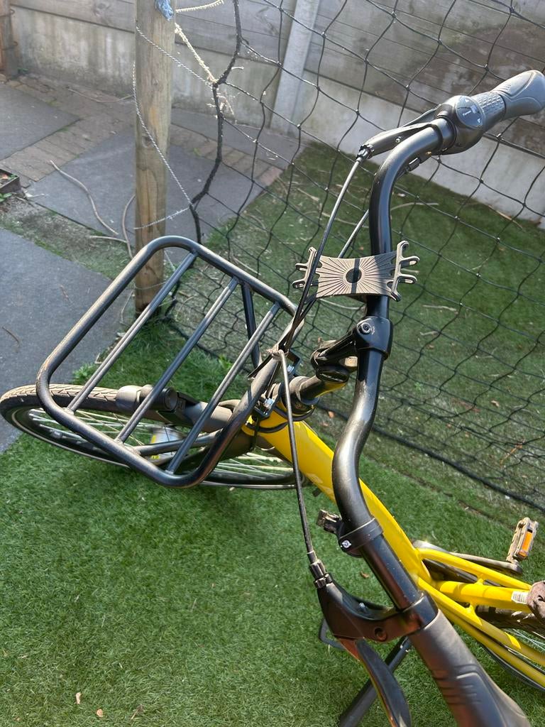 Gele transportfiets met voordrager en versnellingen, Fietsen en Brommers, Fietsen | Dames | Damesfietsen, 53 tot 56 cm, Velgrem