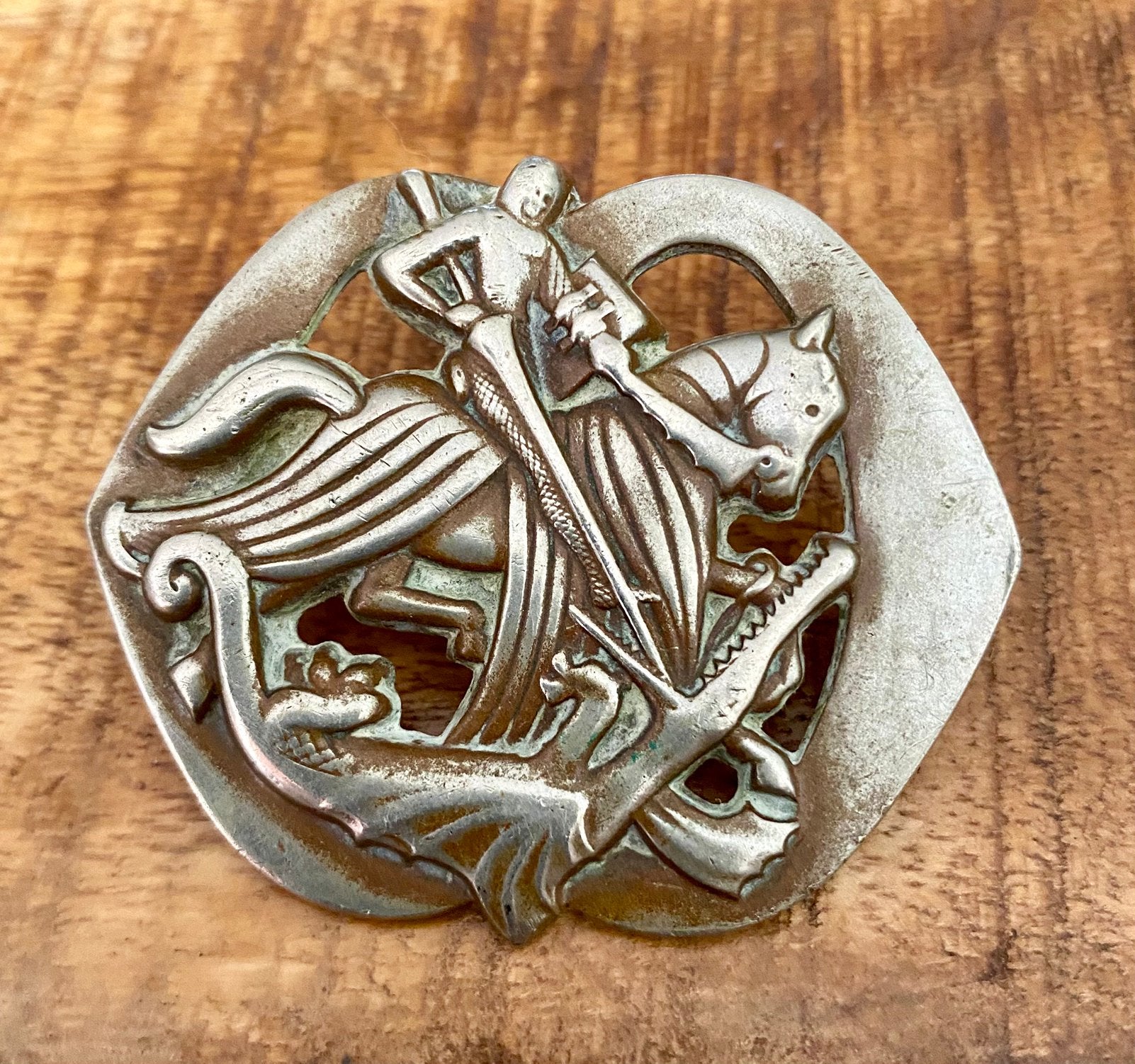 Mooi oud baret embleem Cavalerie Koninklijke Landmacht, Verzenden, Landmacht, Nederland, Embleem of Badge