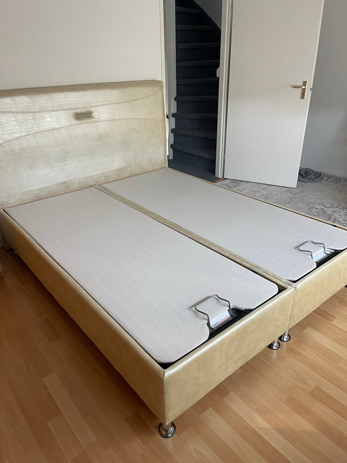 Tweepersoons bed met opbergruimte en verstelbare lattenbodem, Huis en Inrichting, Slaapkamer | Bedden, Ophalen, Beige, Tweepersoons