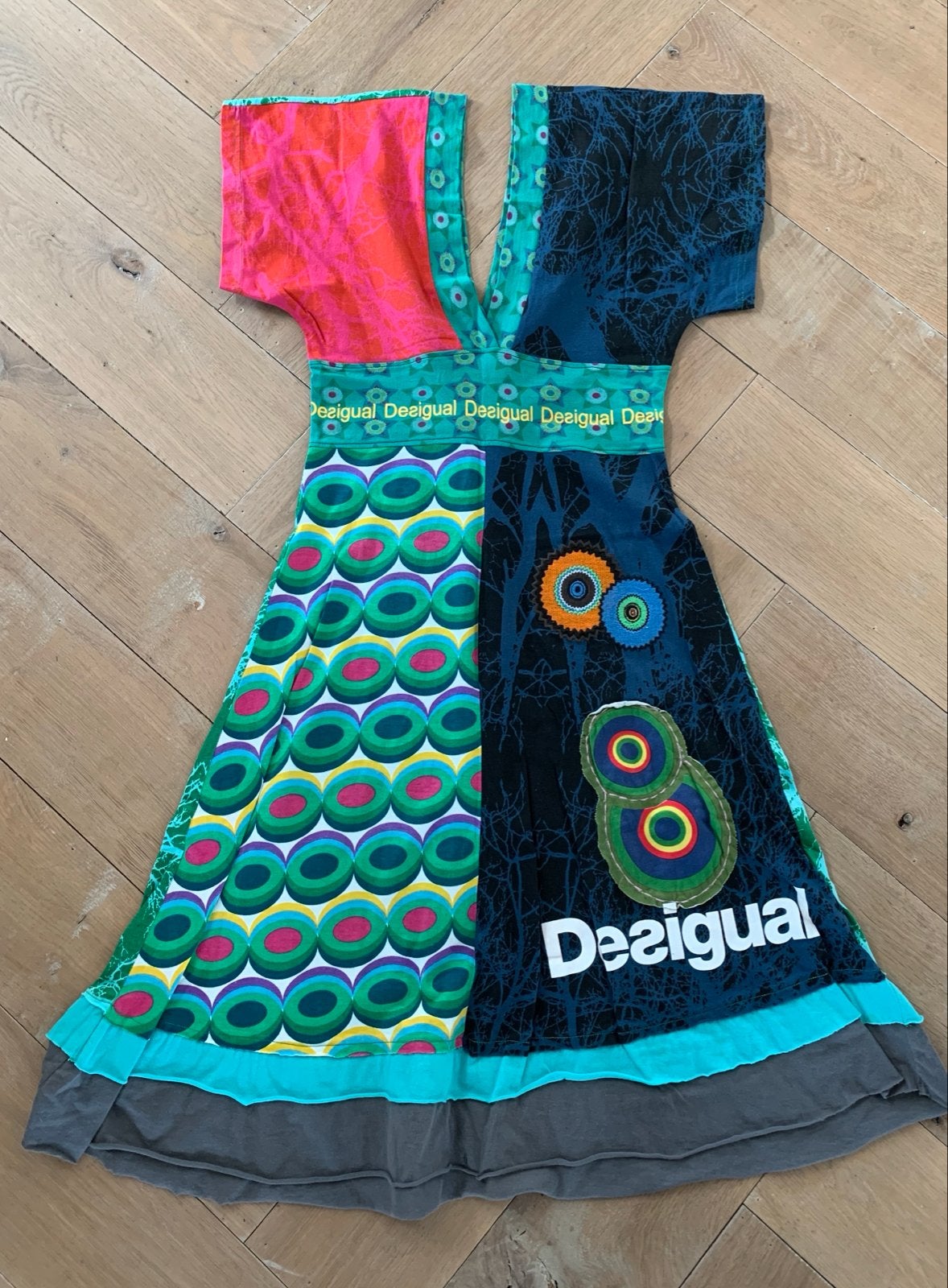 Desigual jurk maat M, kleurrijk en uniek design, Maat 38/40 (M), Meerkleurig, Ophalen of Verzenden, Zo goed als nieuw