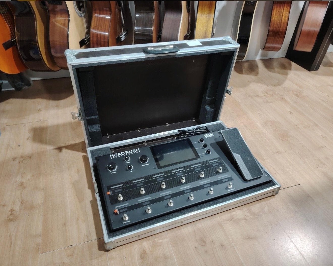 Headrush Pedalboard met flightcase, Muziek en Instrumenten, Effecten, Zo goed als nieuw, Multi-effect, Ophalen of Verzenden