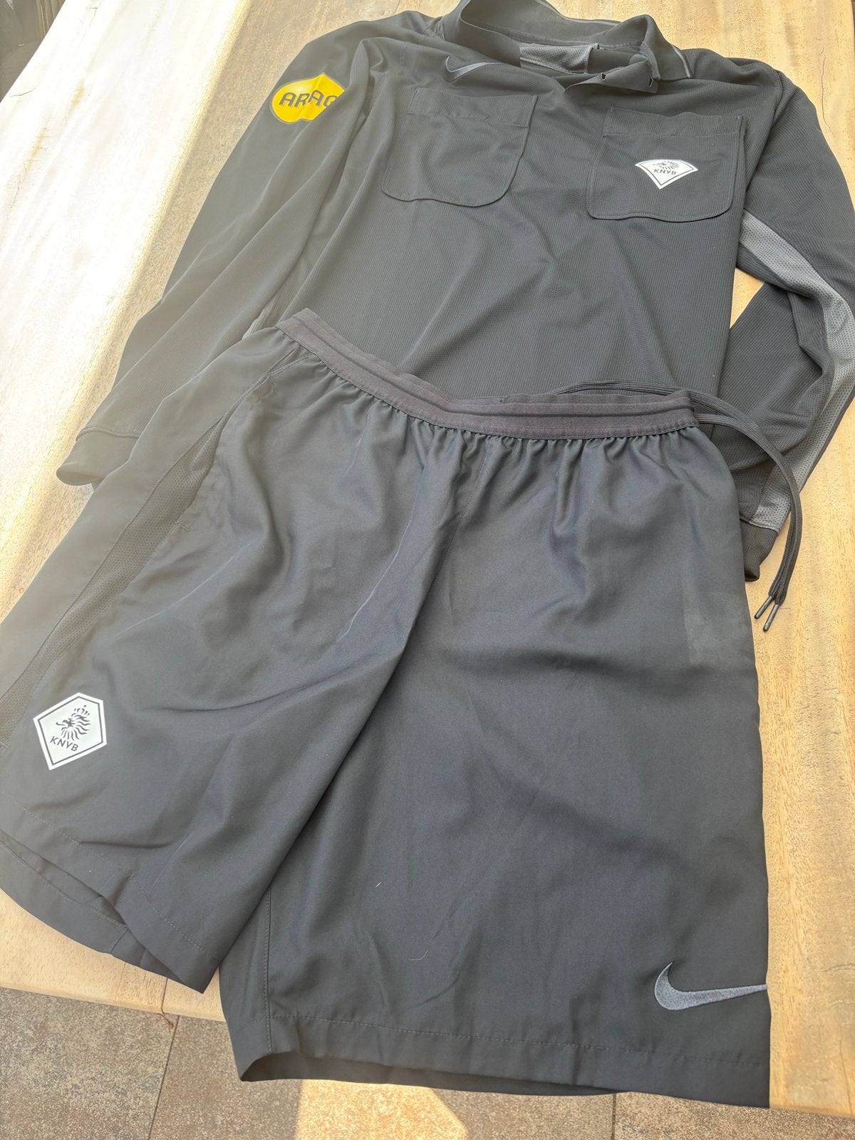 Scheidsrechters tenue zwart(broek en shirt met lange mouwen), Ophalen, Zwart, Maat 56/58 (XL), Zo goed als nieuw