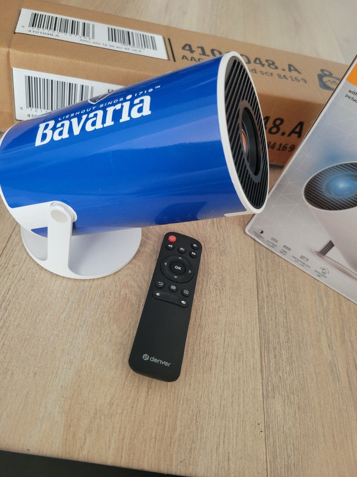 beamer denver  bavaria met scherm op statief collectors ite, Ophalen of Verzenden, LED