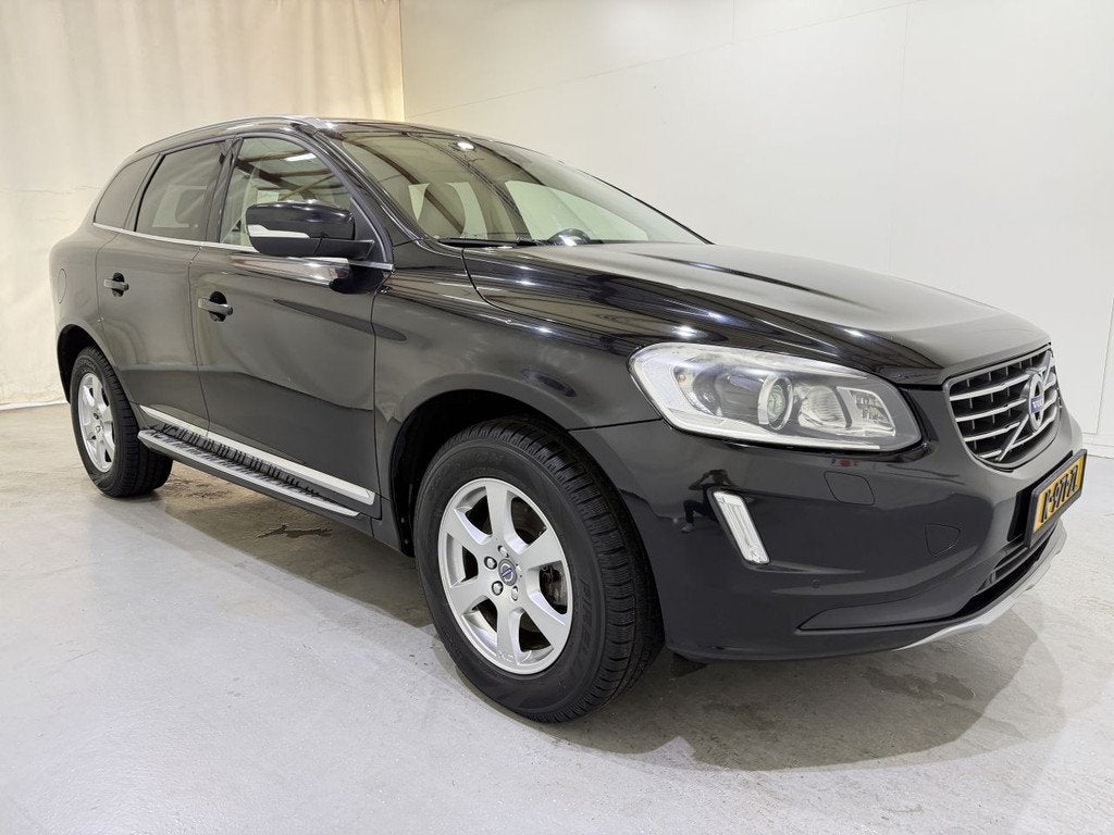 Volvo XC60 2.0 T5 FWD Summum Autom. (bj 2016, automaat), Auto diversen, Schadeauto's, Automaat, 1969 cc, Info@volvocars.com, Zwart
