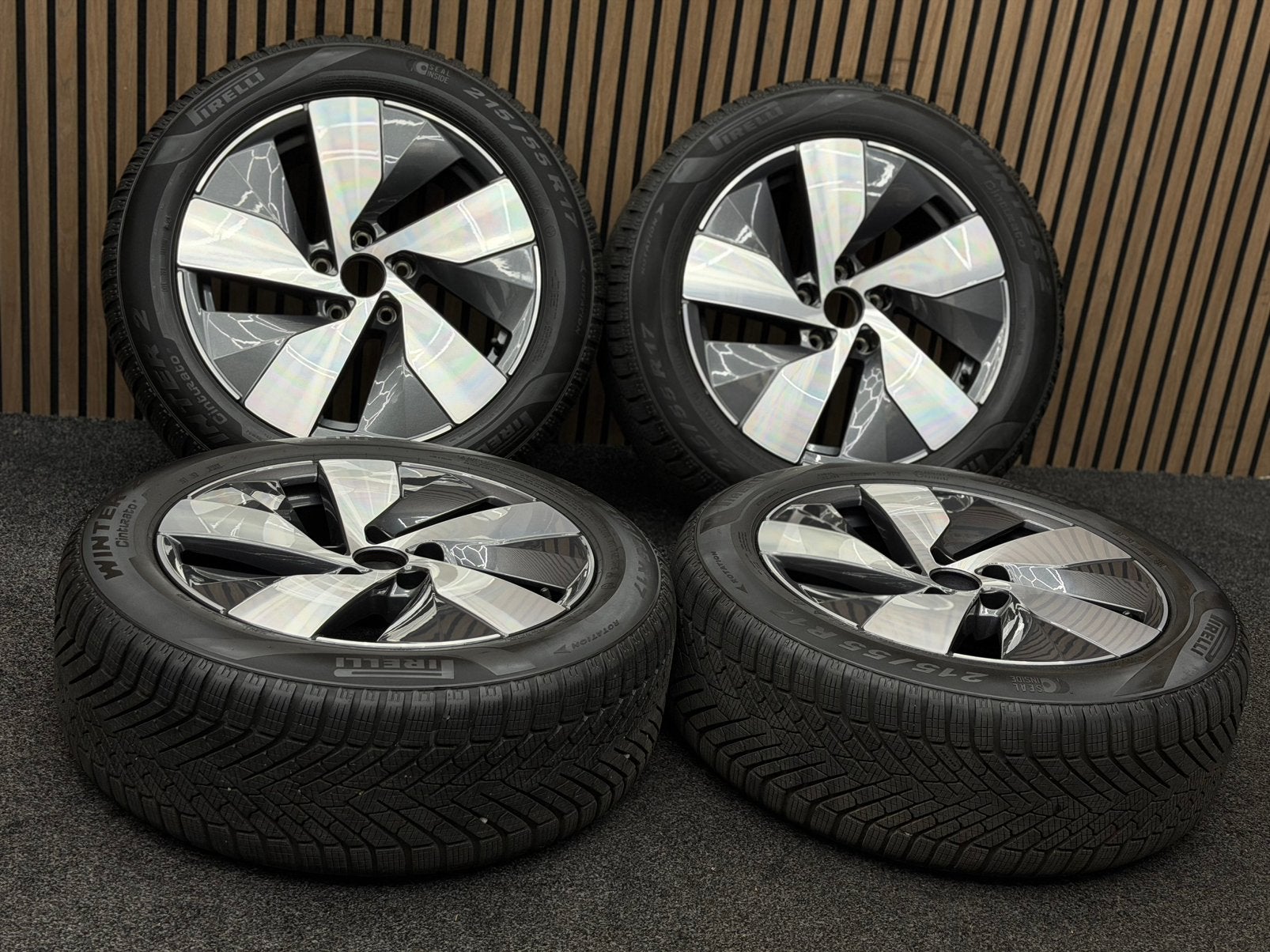 ZGAN! Originele 17 inch VW Passat B9 Bologna 5x112 Pirelli, Auto-onderdelen, Banden en Velgen, Ophalen, 215 mm, ., Banden en Velgen