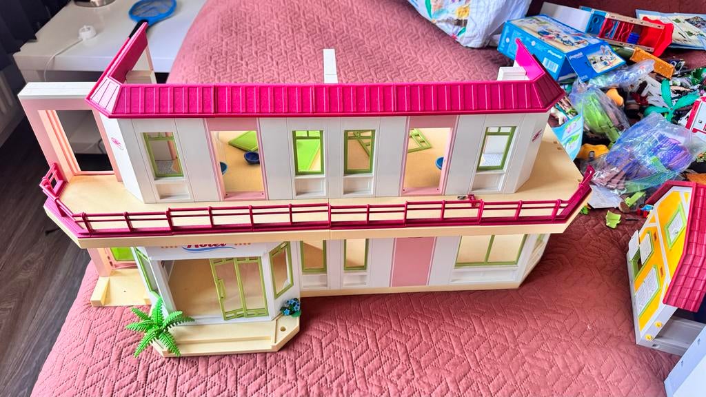 Playmobil Hotel, Ziekenhuis, Stal en veel extra onderdelen, Ophalen of Verzenden, Gebruikt, Complete set
