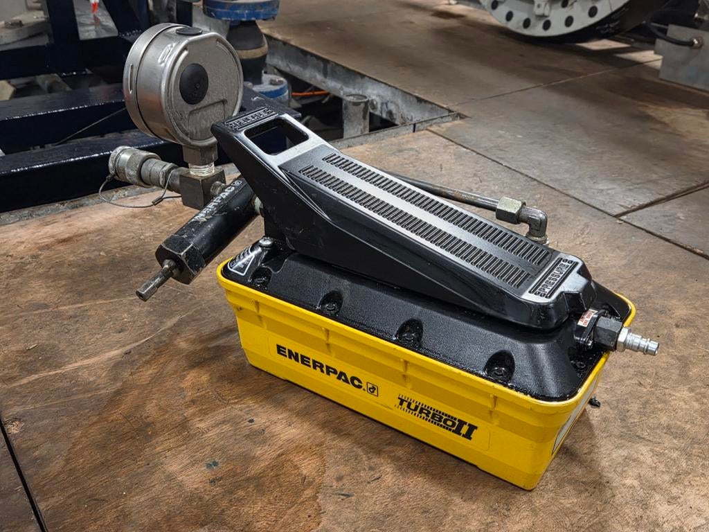 Enerpac Turbo II Luchtgedreven Hydraulische Voetpomp 700bar, Doe-het-zelf en Verbouw, Gereedschap | Machine-onderdelen en Toebehoren