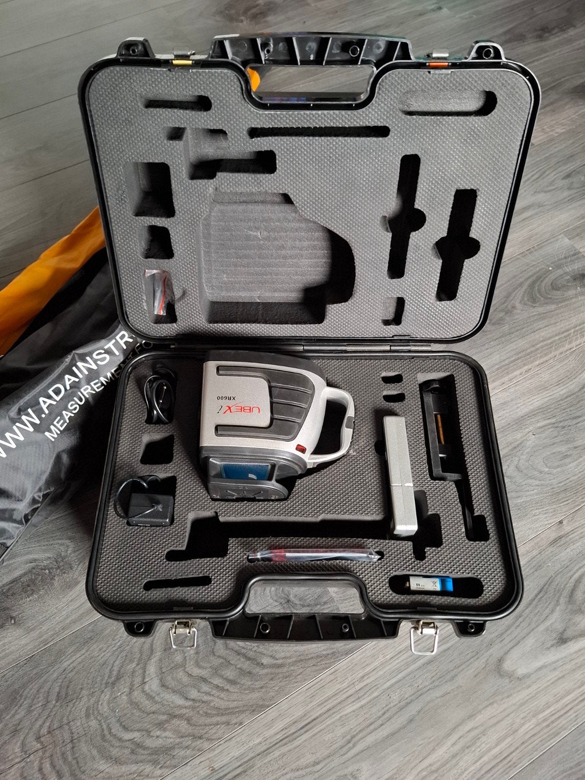 Bouwlaser UBEXi XR600 met statief, Ophalen, Zo goed als nieuw, Licht