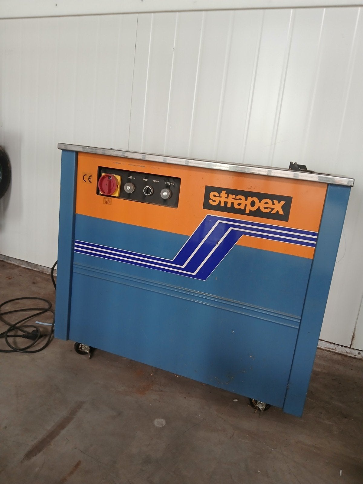 Strapex omsnoeringsmachine met rollenbaan, Ophalen