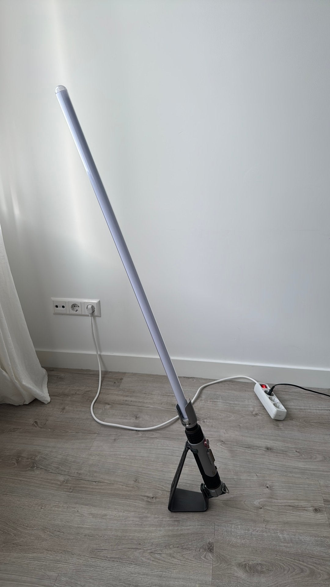 Force FX Elite Sabine Wren Lightsaber, Verzamelen, Star Wars, Ophalen, Zo goed als nieuw, Replica