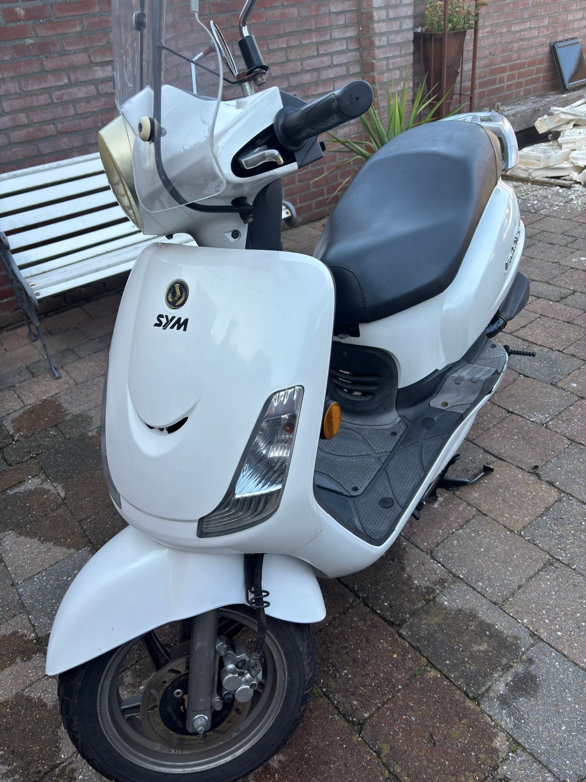 Witte SYM Fiddle II 50cc Snorscooter, Gebruikt, Ophalen of Verzenden, Benzine