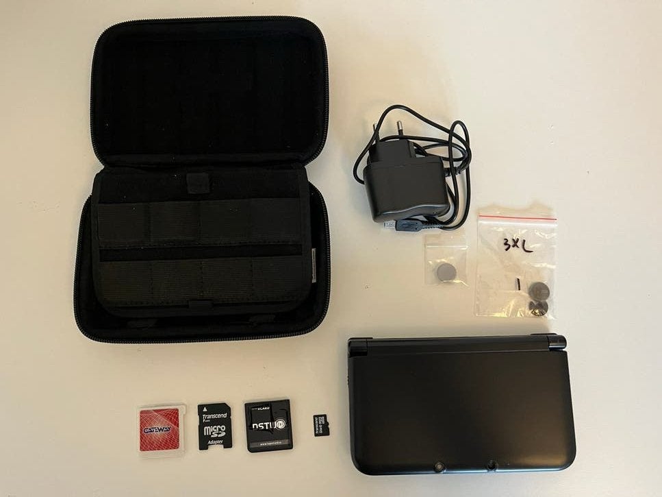 Nintendo 3DS XL in zeet goede staat met oroginele lader, Spelcomputers en Games, Met games, Zwart, Refurbished, 3DS XL