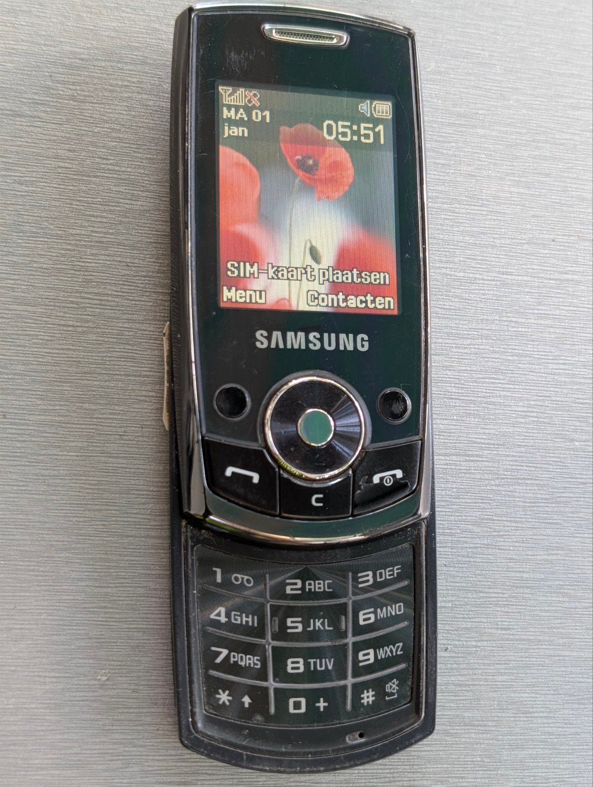 Samsung schuiftelefoon met oplader -SGH J700, Gebruikt, Overige modellen, Verzenden, Zwart